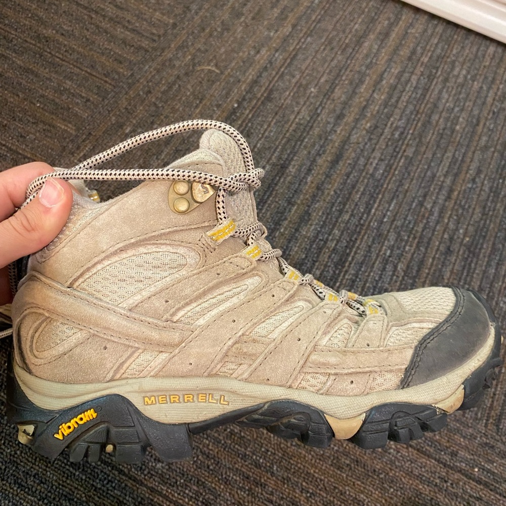 Women’s Merrell Hiking boot Moab size 6.5